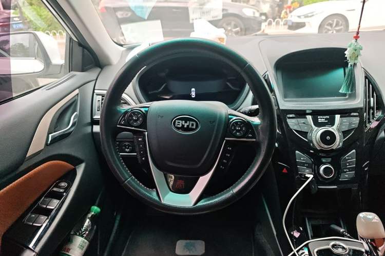 Used BYD Qin New Energy 2016 Qin EV300 Prestige Model Steering Wheel