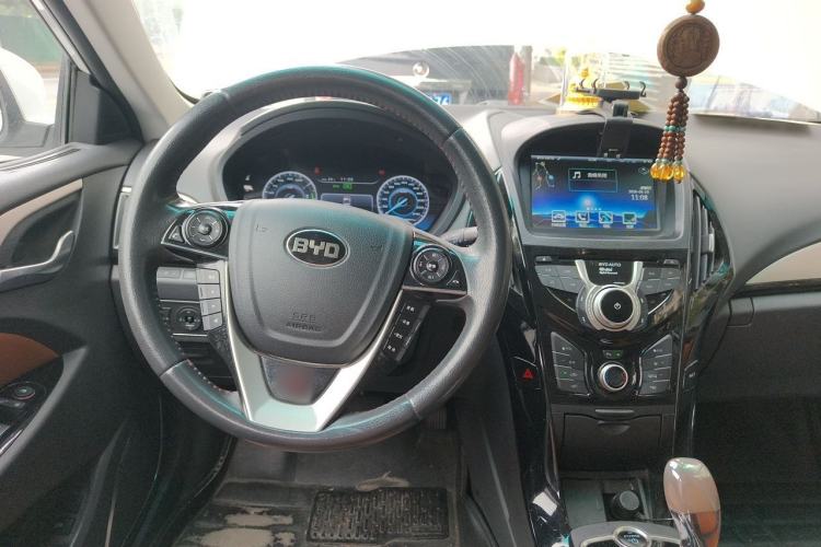 Used BYD Qin New Energy 2016 Qin EV300 Prestige Model Steering Wheel