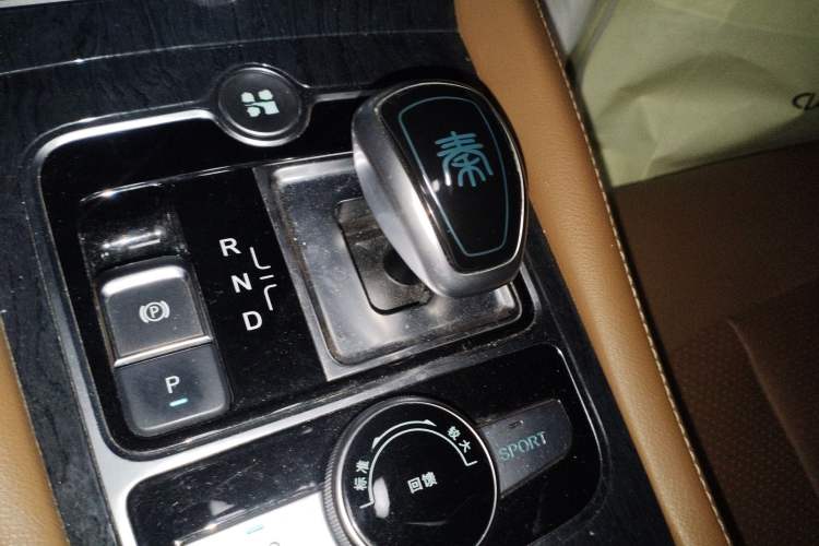 Used BYD Qin New Energy 2017 Qin EV300 Flagship Model Gear Lever