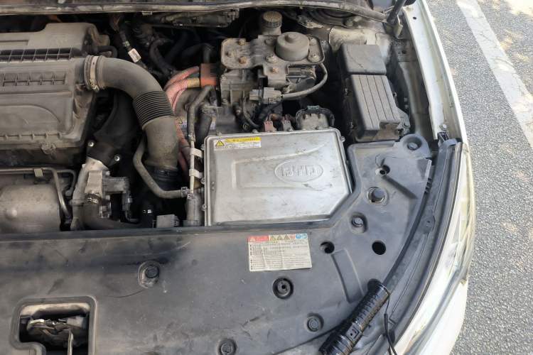 Used BYD Qin New Energy 2017 1.5T Luxury Model Engine Bay Left