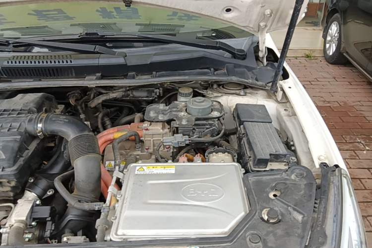 Used BYD Qin New Energy 2017 1.5T Luxury Model Engine Bay Left