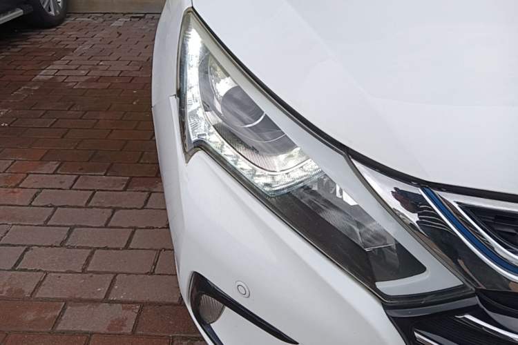 Used BYD Qin New Energy 2017 1.5T Luxury Model Right Front Headlight