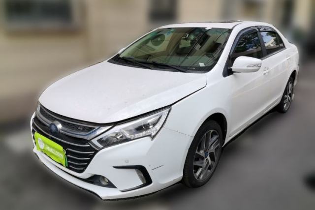 BYD Qin New Energy 2017 Qin 1.5T 100 usado