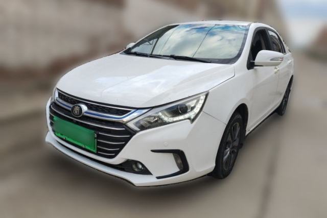 BYD Qin New Energy 2017 Qin 1.5T 100 usado