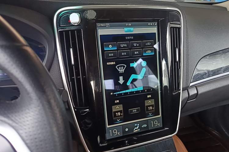Used BYD Qin New Energy 2017 Qin EV300 Luxury Edition Audio And AC Panel