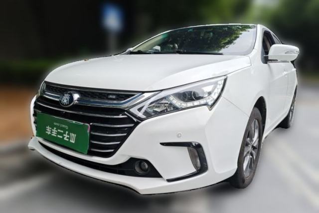 Ojetý BYD Qin New Energy 2017 1.5T Luxury Model