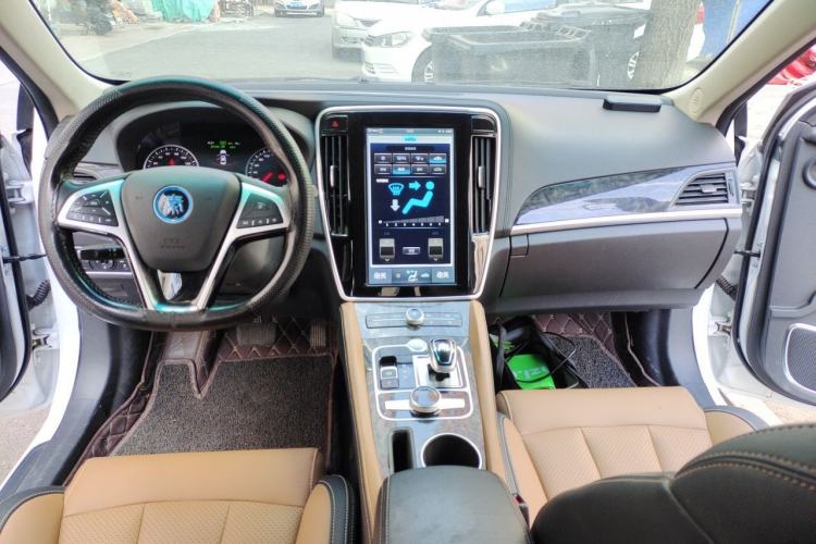 Used BYD Qin New Energy 2017 1.5T Luxury Model Center Console