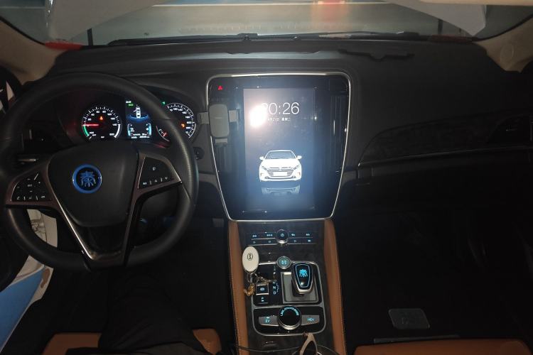 Used BYD Qin New Energy 2017 1.5T Luxury Model Center Console