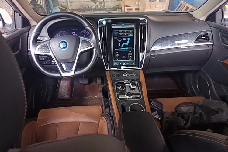 Used BYD Qin New Energy 2017 Qin EV300 Luxury Edition Center Console
