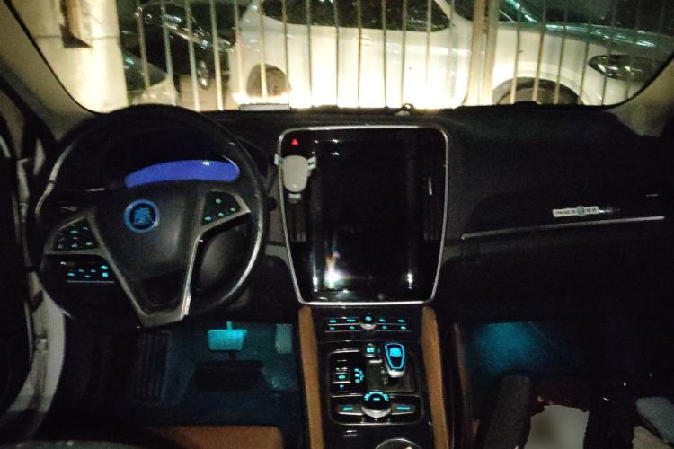 Used BYD Qin New Energy 2017 Qin EV300 Luxury Edition Center Console