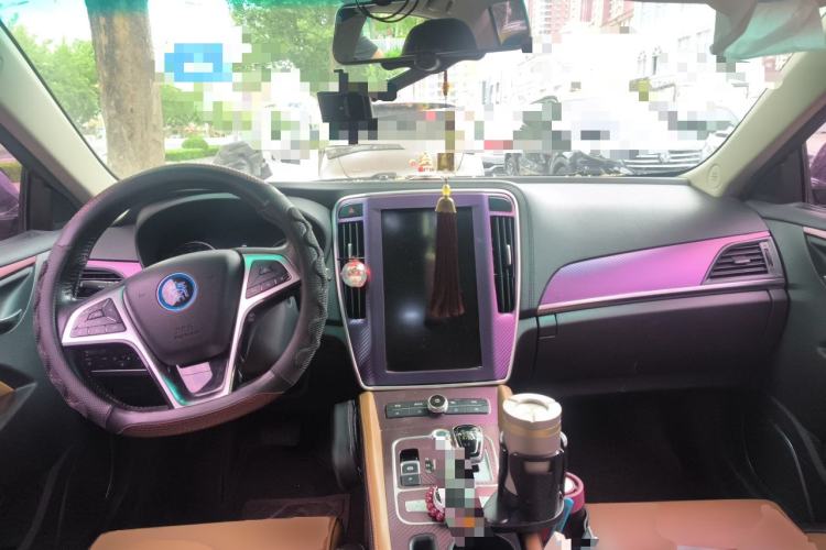 Used BYD Qin New Energy 2017 1.5T Luxury Model Center Console