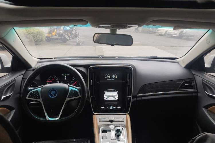Used BYD Qin New Energy 2017 1.5T Luxury Model Center Console