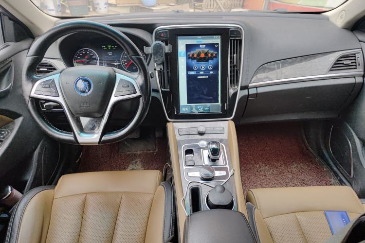 Used BYD Qin New Energy 2017 1.5T Luxury Model Center Console