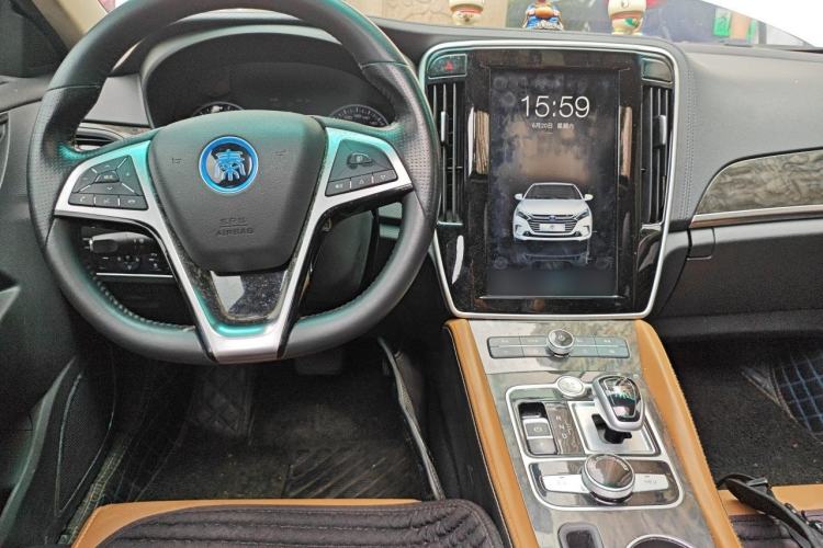 Used BYD Qin New Energy 2017 1.5T Luxury Model Center Console