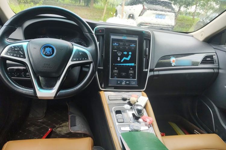 Used BYD Qin New Energy 2017 1.5T Luxury Model Center Console