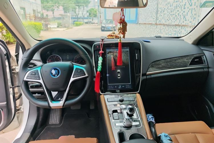 Used BYD Qin New Energy 2017 1.5T Luxury Model Center Console