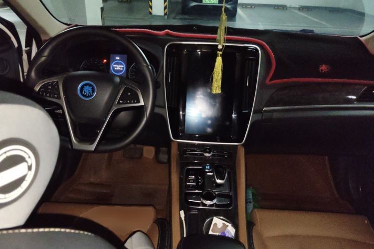 Used BYD Qin New Energy 2017 1.5T Luxury Model Center Console