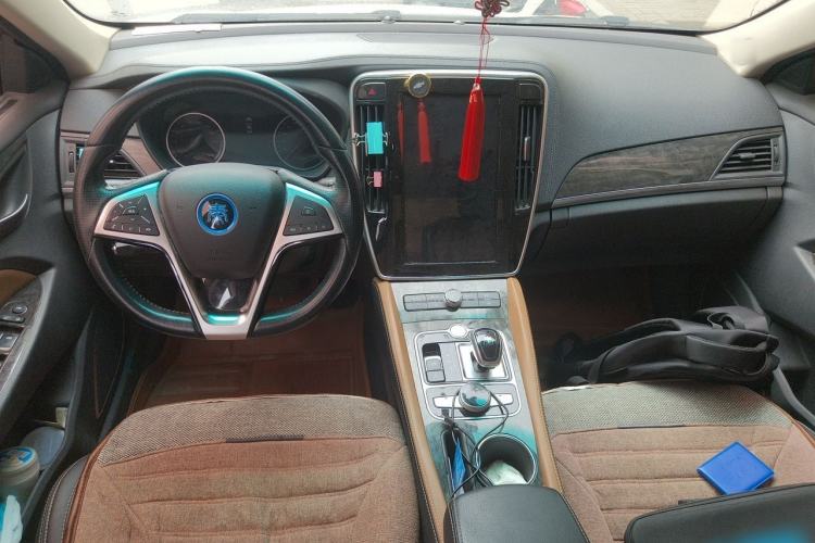 Used BYD Qin New Energy 2017 1.5T Luxury Model Center Console