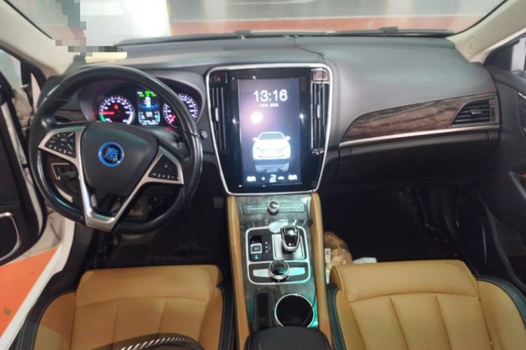 Used BYD Qin New Energy 2017 1.5T Luxury Model Center Console