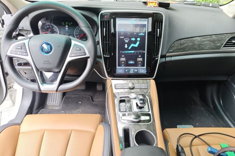 Used BYD Qin New Energy 2017 1.5T Luxury Model Center Console