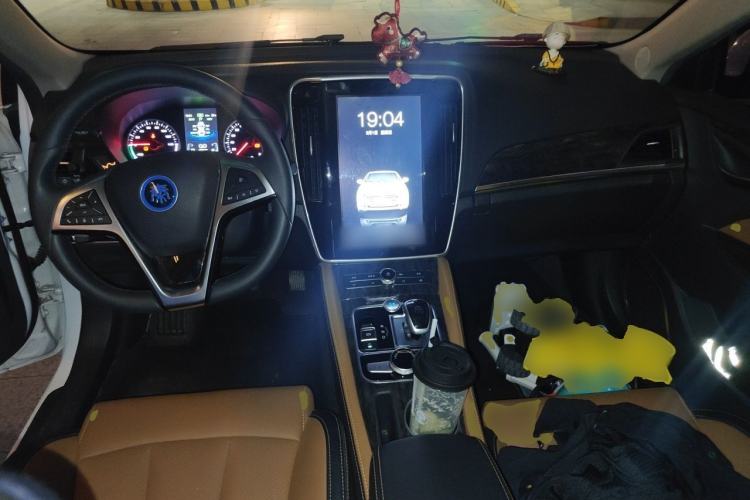Used BYD Qin New Energy 2017 1.5T Luxury Model Center Console