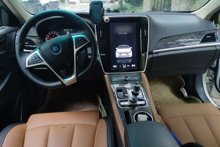 Used BYD Qin New Energy 2017 1.5T Luxury Model Center Console