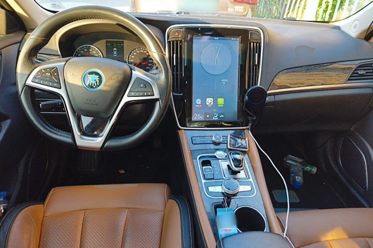 Used BYD Qin New Energy 2017 1.5T Luxury Model Center Console