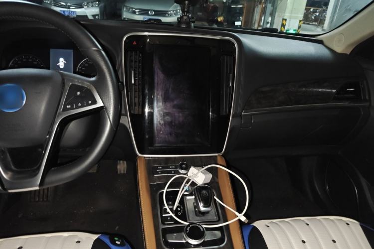 Used BYD Qin New Energy 2017 1.5T Luxury Model Center Console