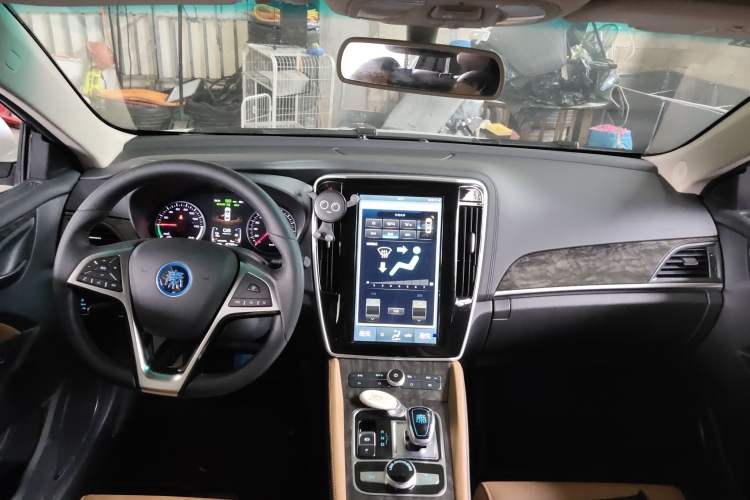 Used BYD Qin New Energy 2017 1.5T Luxury Model Center Console