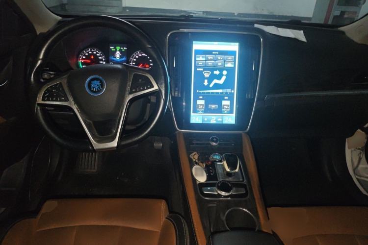 Used BYD Qin New Energy 2017 1.5T Luxury Model Center Console