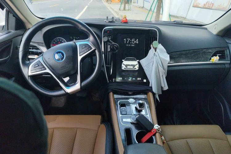 Used BYD Qin New Energy 2017 1.5T Luxury Model Center Console