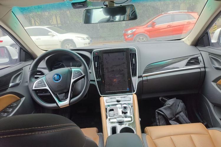 Used BYD Qin New Energy 2017 1.5T Luxury Model Center Console