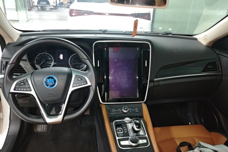 Used BYD Qin New Energy 2017 1.5T Luxury Model Center Console