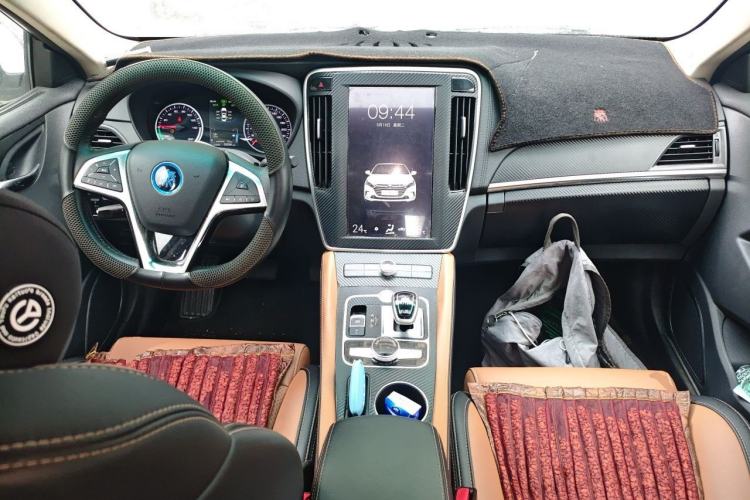 Used BYD Qin New Energy 2017 1.5T Luxury Model Center Console