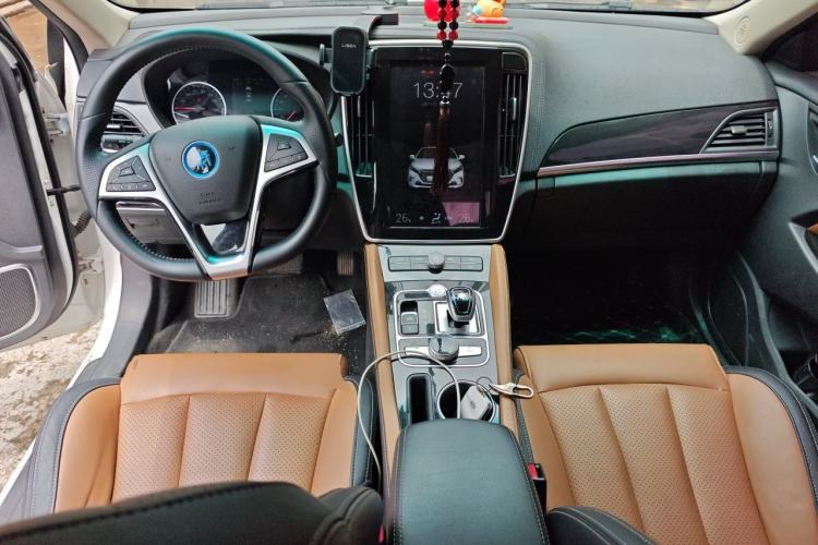 Used BYD Qin New Energy 2017 1.5T Luxury Model Center Console
