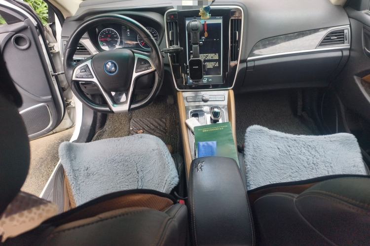 Used BYD Qin New Energy 2017 1.5T Luxury Model Center Console