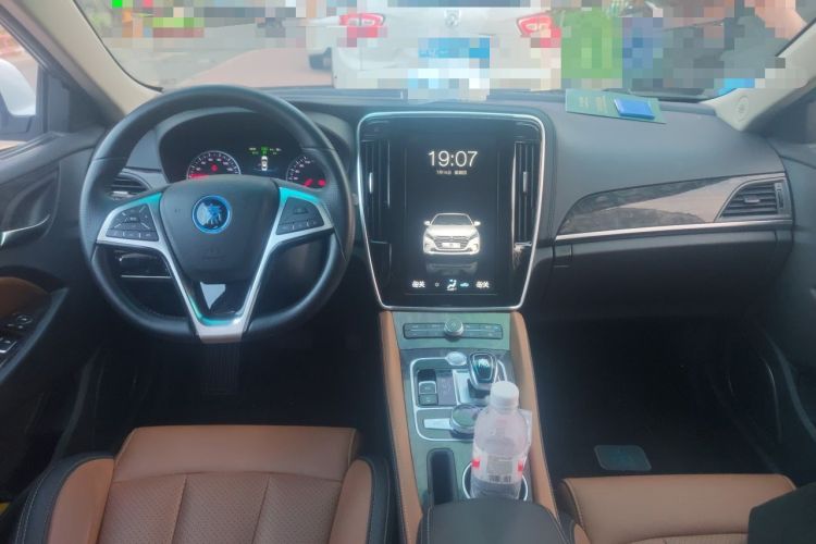 Used BYD Qin New Energy 2017 1.5T Luxury Model Center Console