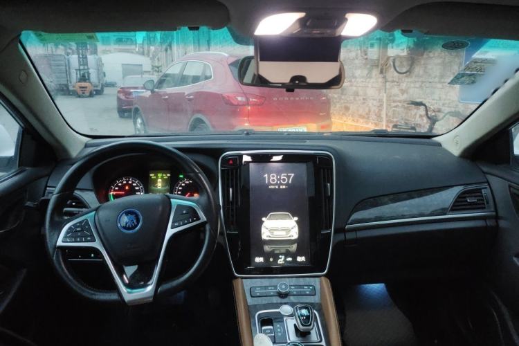 Used BYD Qin New Energy 2017 1.5T Luxury Model Center Console