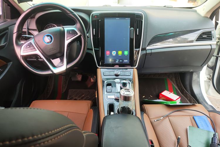 Used BYD Qin New Energy 2017 1.5T Luxury Model Center Console