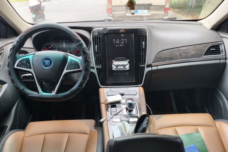 Used BYD Qin New Energy 2017 1.5T Luxury Model Center Console