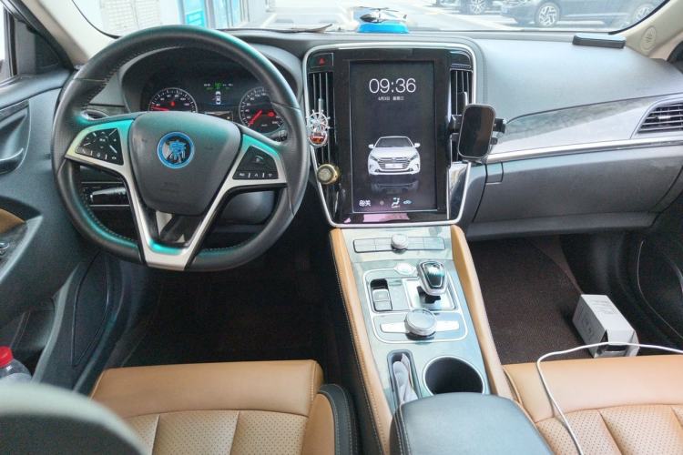 Used BYD Qin New Energy 2017 1.5T Luxury Model Center Console