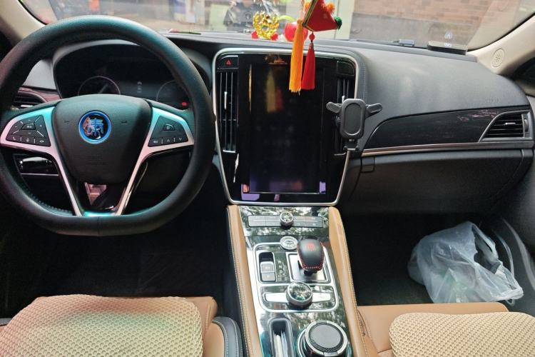 Used BYD Qin New Energy 2017 1.5T Luxury Model Center Console