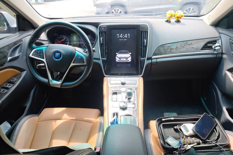 Used BYD Qin New Energy 2017 1.5T Luxury Model Center Console