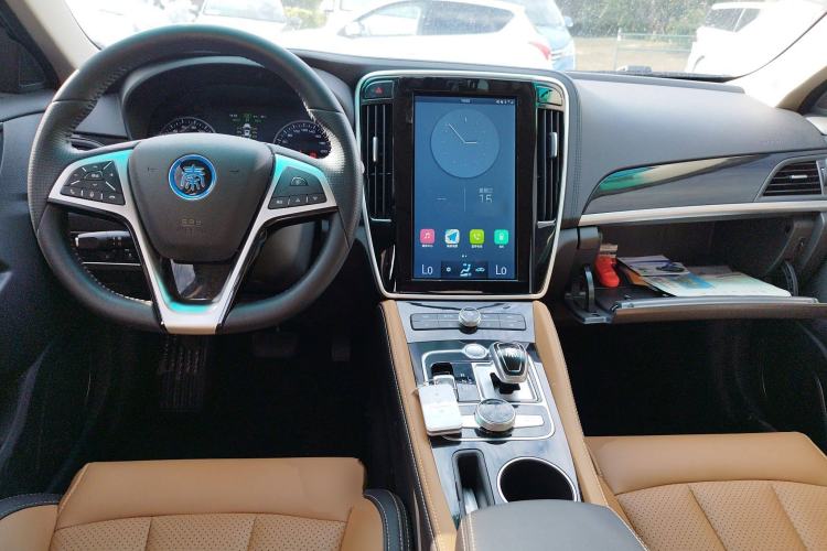 Used BYD Qin New Energy 2017 1.5T Luxury Model Center Console
