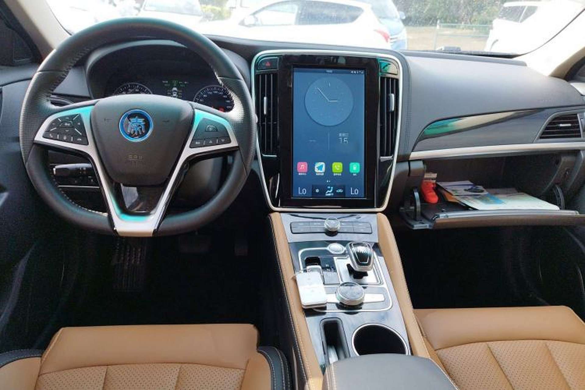Used BYD Qin New Energy 2017 1.5T Luxury Model Center Console