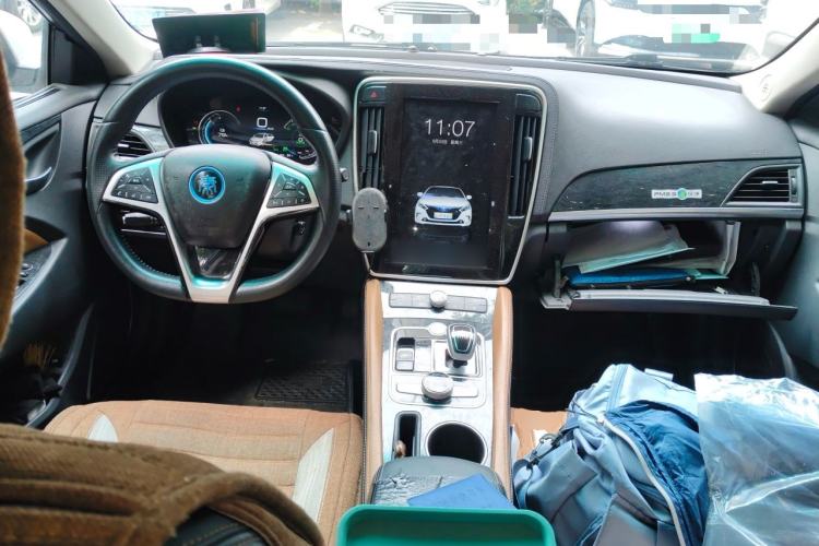 Used BYD Qin New Energy 2017 Qin EV300 Flagship Model Center Console