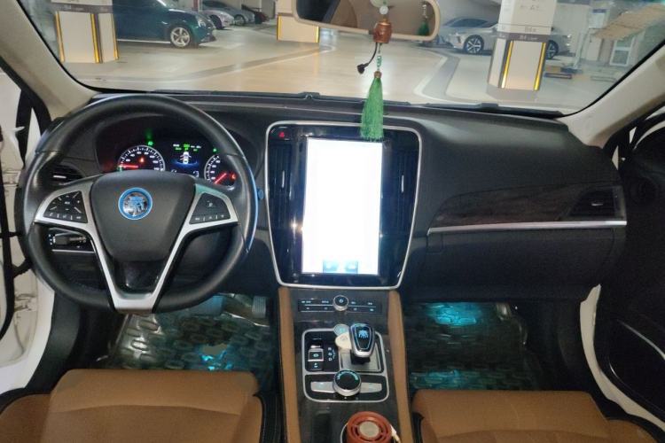 Used BYD Qin New Energy 2017 1.5T Luxury Model Center Console