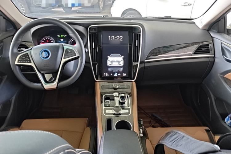 Used BYD Qin New Energy 2017 1.5T Luxury Model Center Console