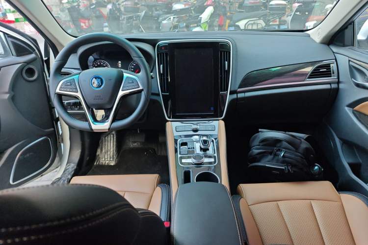 Used BYD Qin New Energy 2017 1.5T Luxury Model Center Console