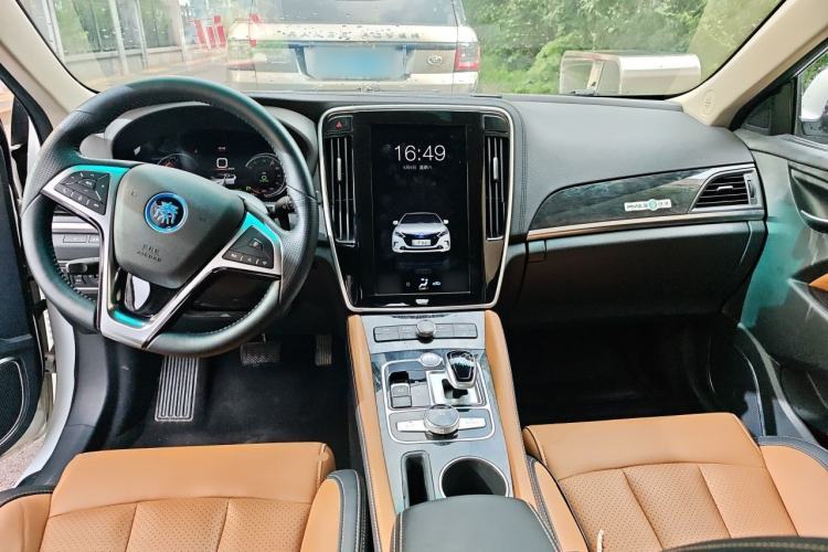 Used BYD Qin New Energy 2017 Qin EV300 Luxury Edition Center Console